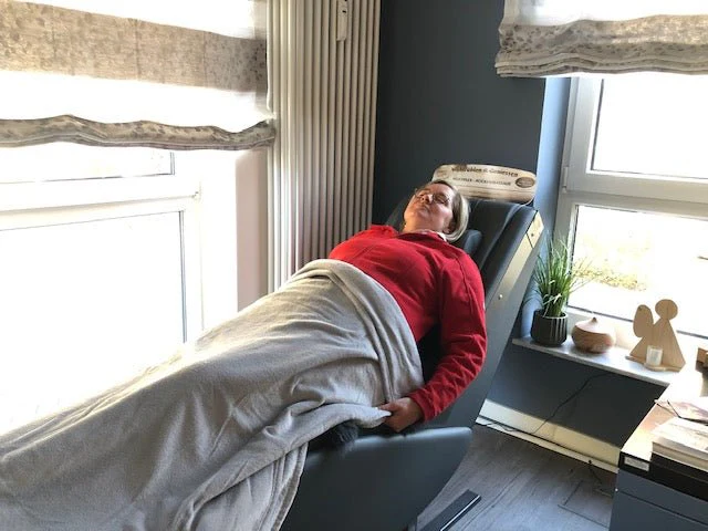 Allgäuer Massagetechnik Massageliege Vitalia "Senior" - Image 8